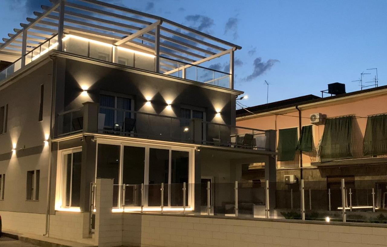 ホテル Luxury House ヴィッラピアーナ エクステリア 写真